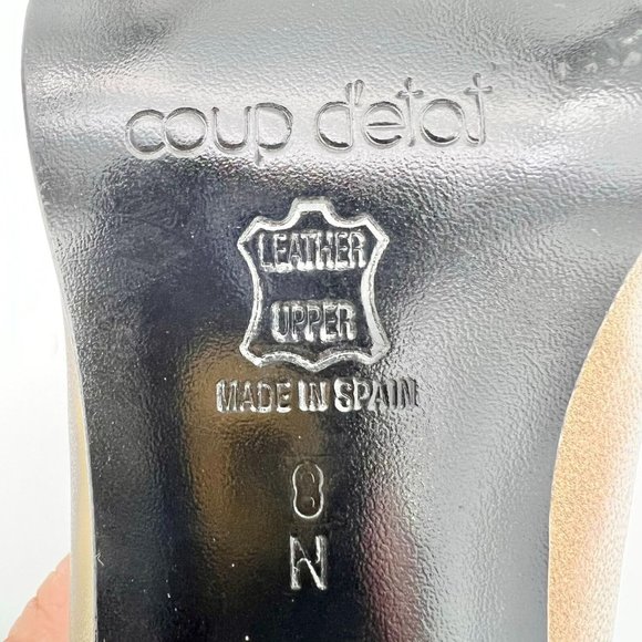 Coup d'etat Pumps 8 Gold 2.5 inch Heel Bow Flower Embellishment - Picture 6 of 8